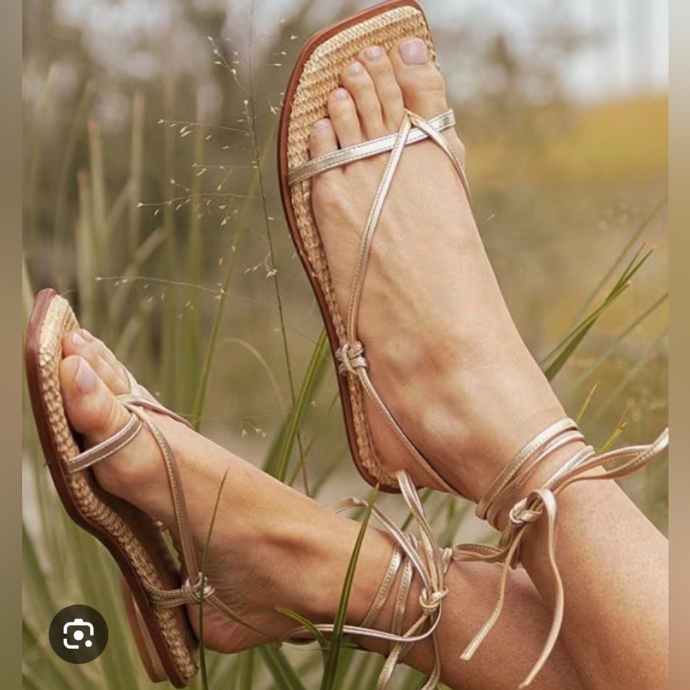 NWOB Style By Simkins Antonio Melani Elegant Gold Strappy Sandals Size 6